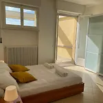 Διαμέρισμα Historic Center Penthouse 6 Minutes From The Station