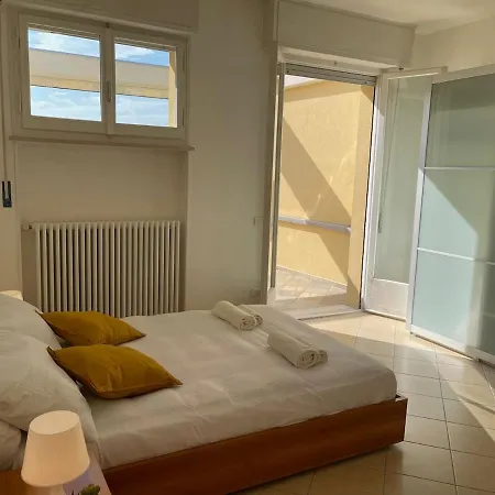 Daire Historic Center Penthouse 6 Minutes From The Station