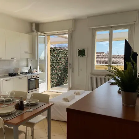 Daire Historic Center Penthouse 6 Minutes From The Station *