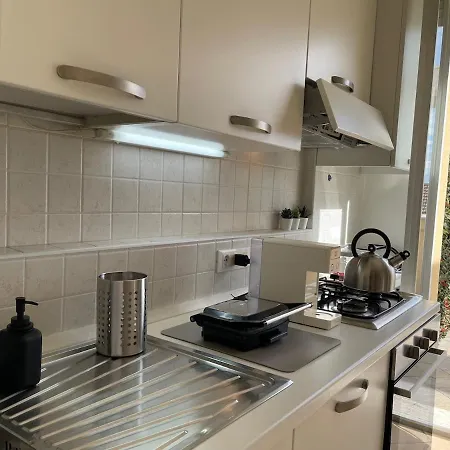 Historic Center Penthouse 6 Minutes From The Station Lägenhet