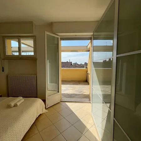 Daire Historic Center Penthouse 6 Minutes From The Station *